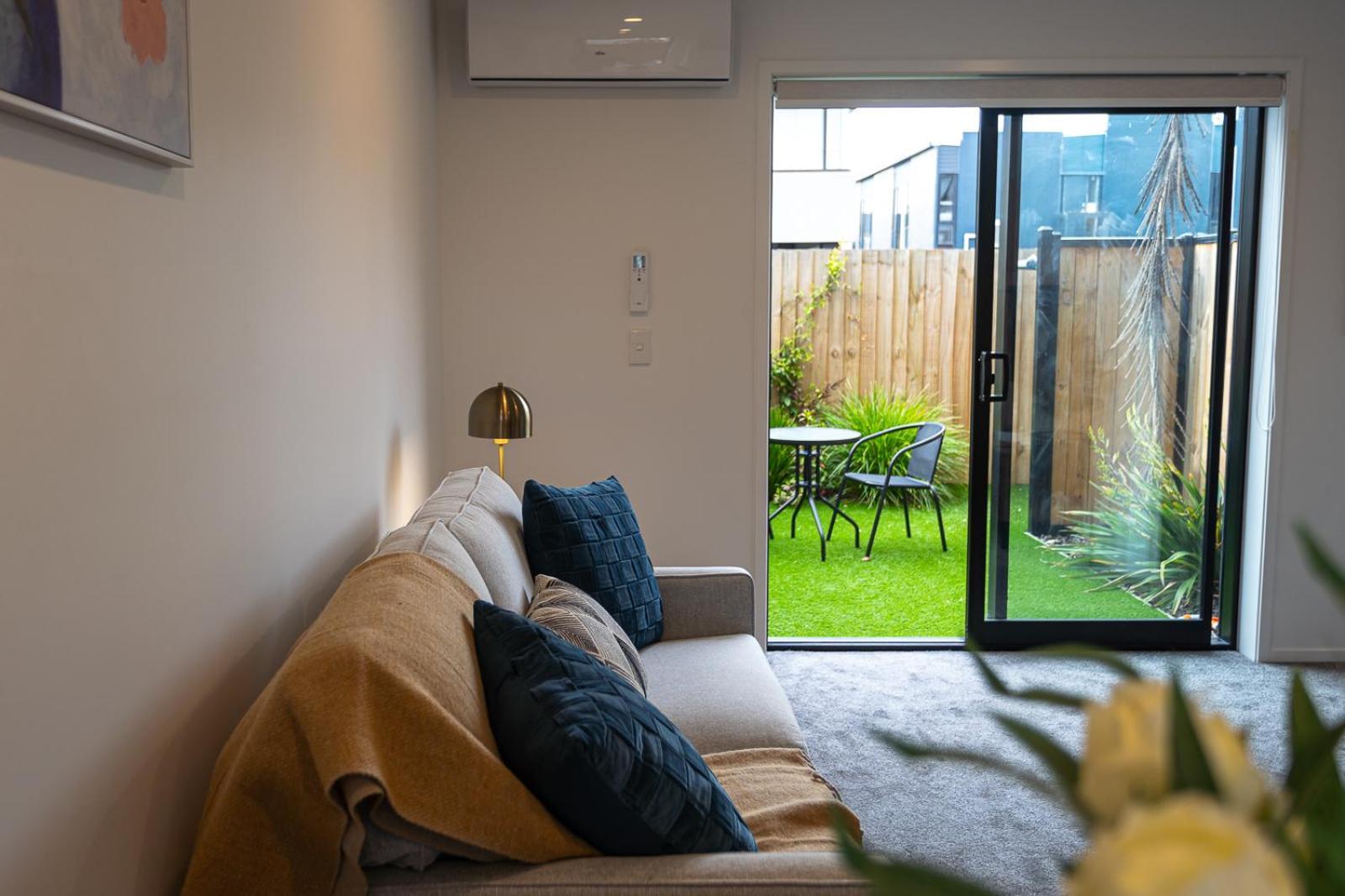 Modern 2 Bedroom Townhouse In Cbd With Parking! Sleeps 5 Christchurch Esterno foto
