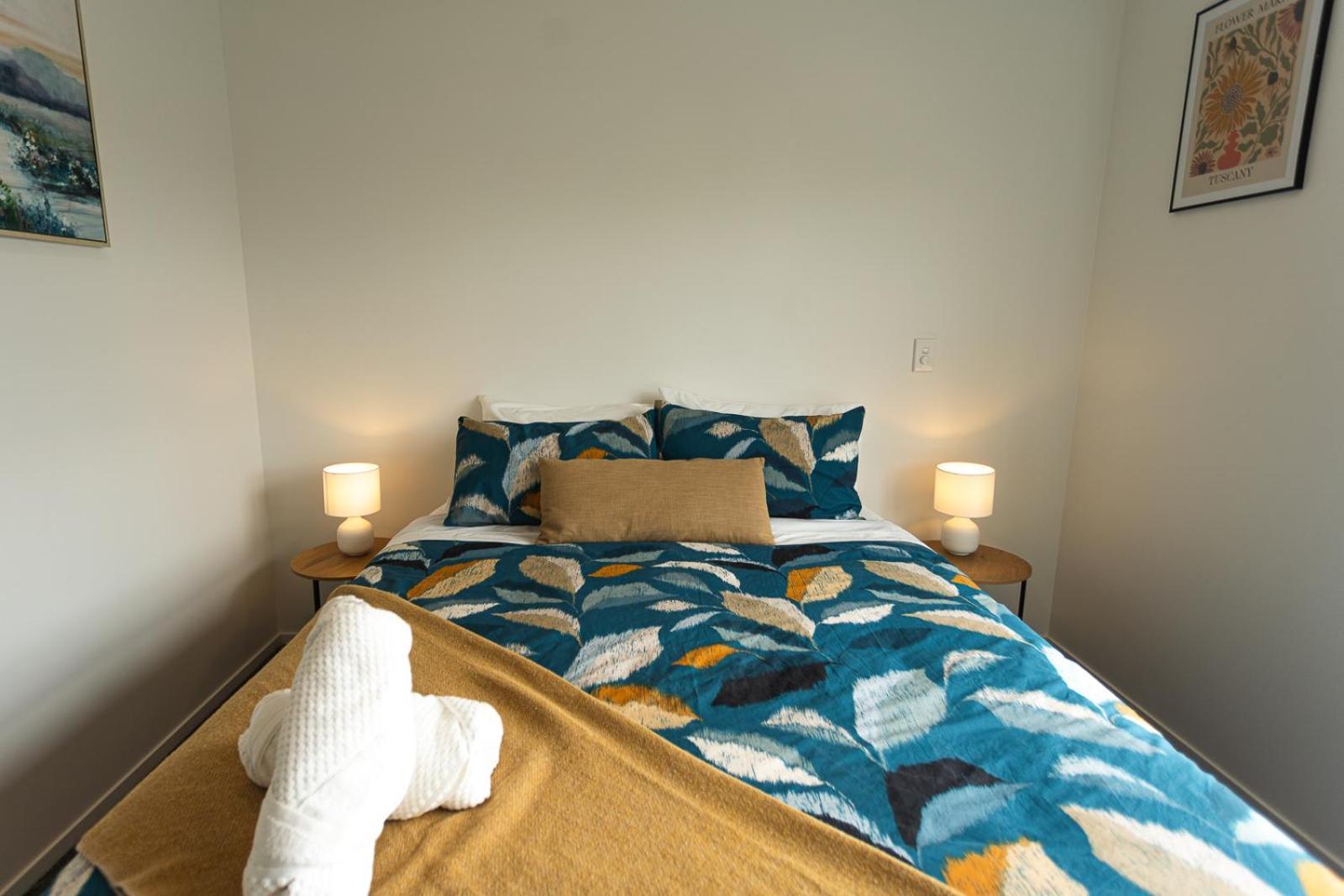 Modern 2 Bedroom Townhouse In Cbd With Parking! Sleeps 5 Christchurch Esterno foto