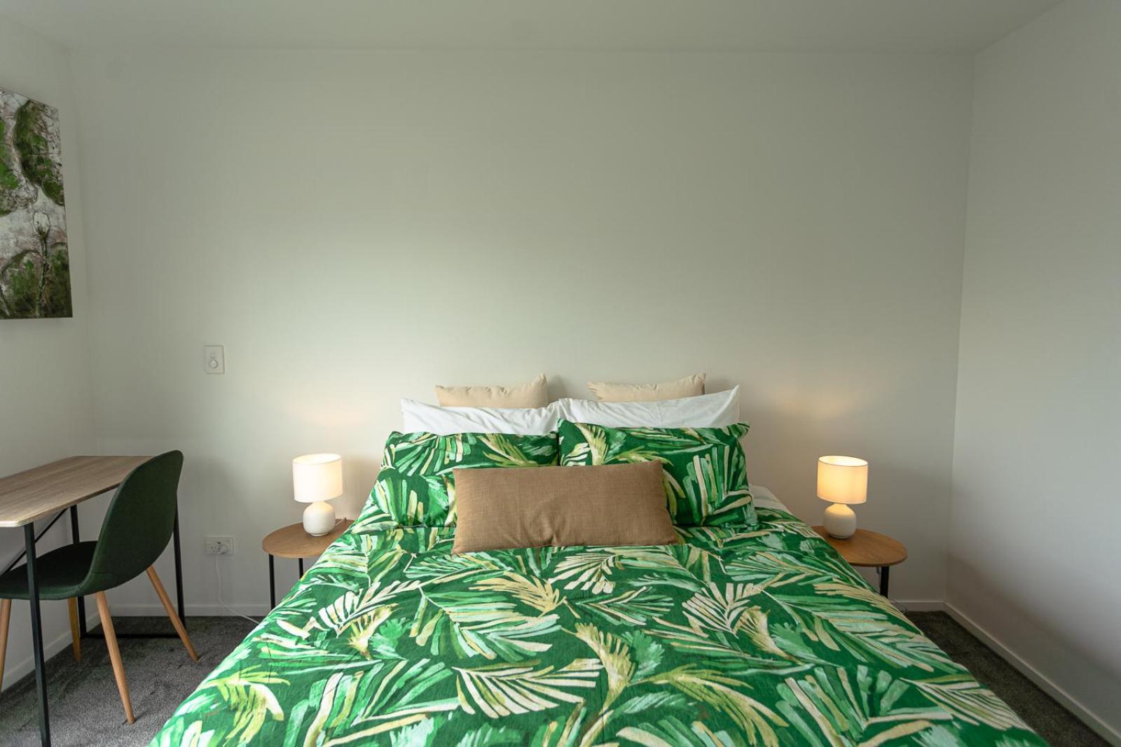 Modern 2 Bedroom Townhouse In Cbd With Parking! Sleeps 5 Christchurch Esterno foto