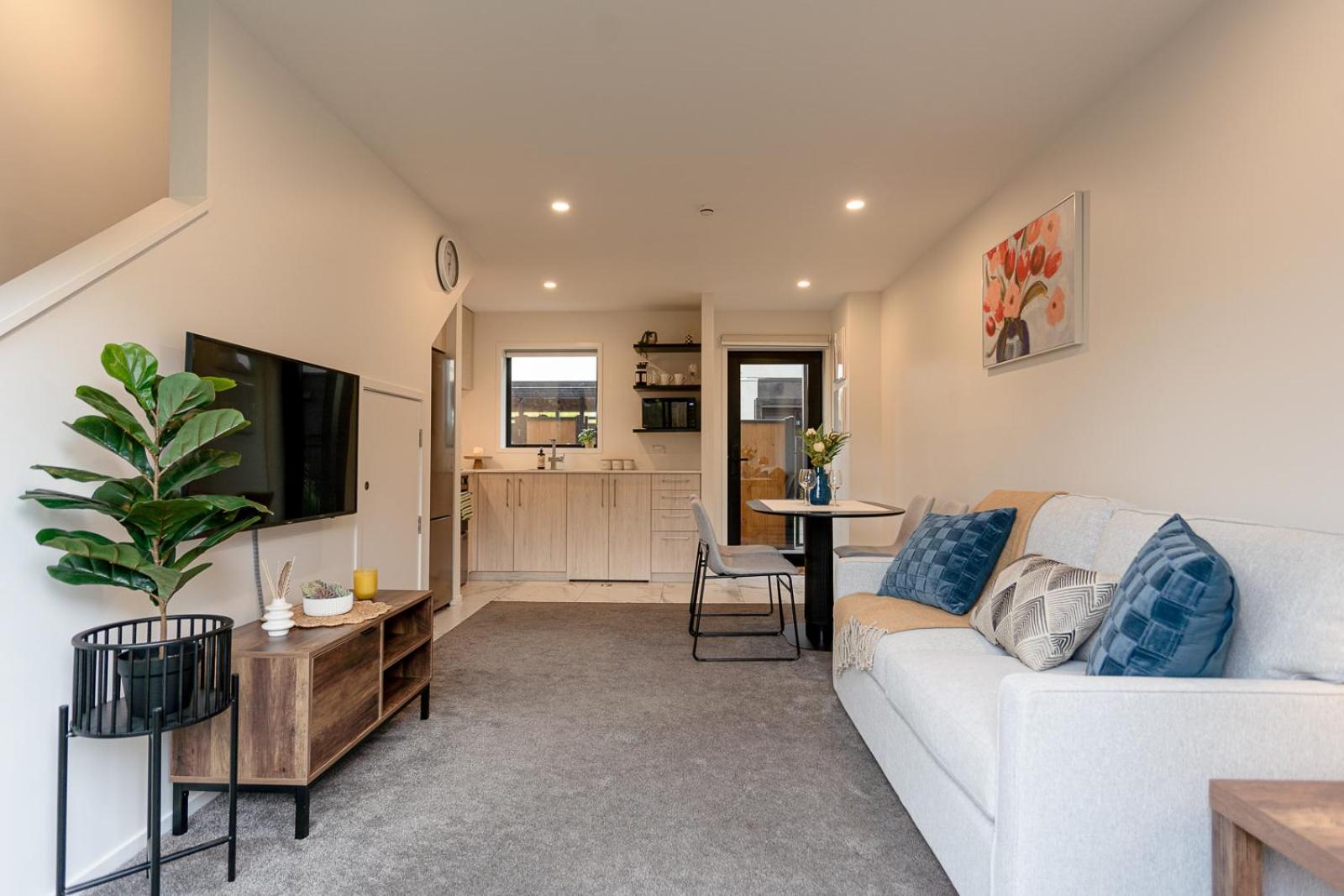 Modern 2 Bedroom Townhouse In Cbd With Parking! Sleeps 5 Christchurch Esterno foto