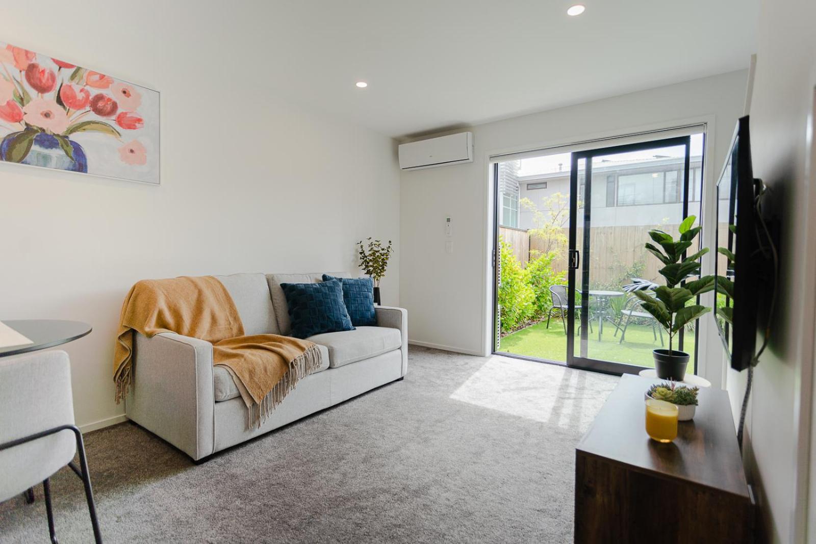 Modern 2 Bedroom Townhouse In Cbd With Parking! Sleeps 5 Christchurch Esterno foto