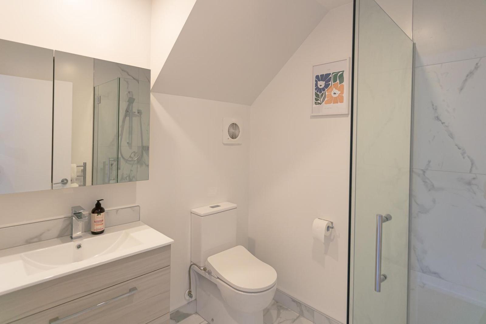 Modern 2 Bedroom Townhouse In Cbd With Parking! Sleeps 5 Christchurch Esterno foto