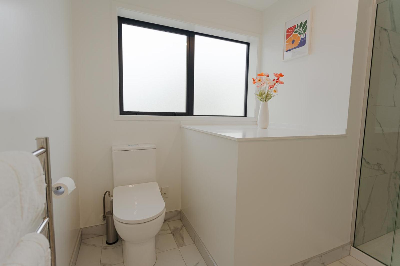 Modern 2 Bedroom Townhouse In Cbd With Parking! Sleeps 5 Christchurch Esterno foto
