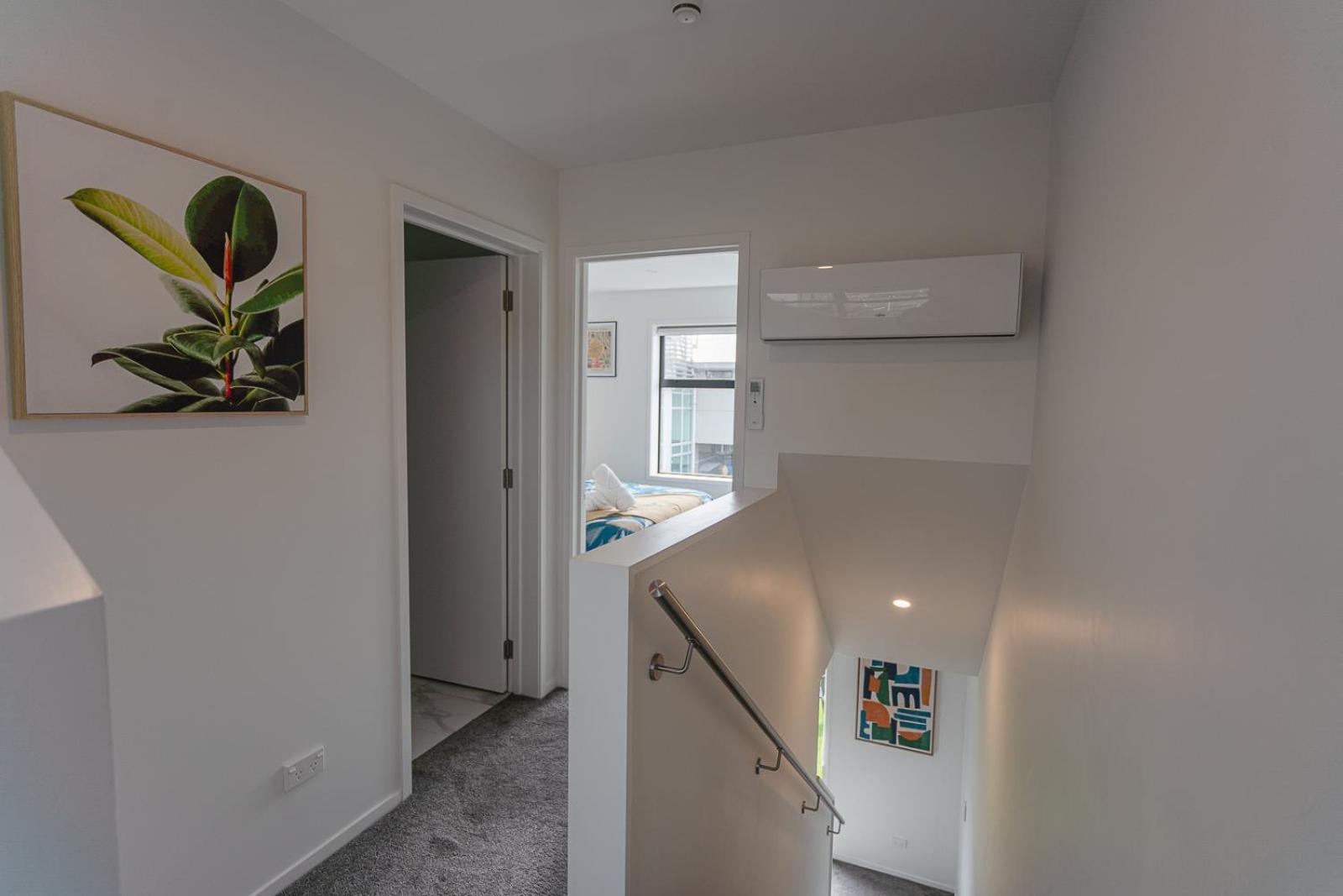Modern 2 Bedroom Townhouse In Cbd With Parking! Sleeps 5 Christchurch Esterno foto
