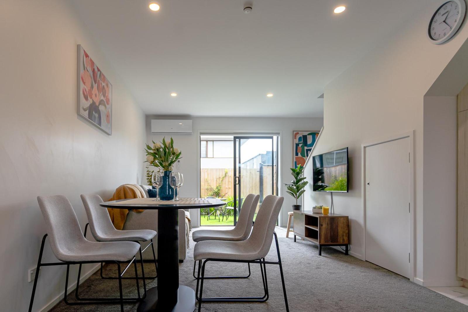 Modern 2 Bedroom Townhouse In Cbd With Parking! Sleeps 5 Christchurch Esterno foto
