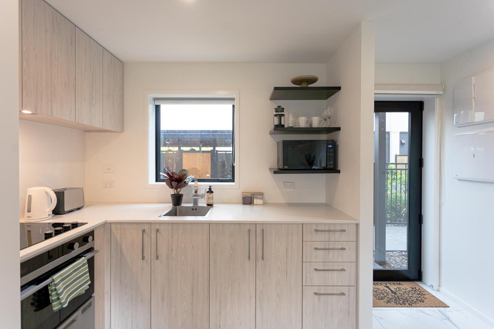Modern 2 Bedroom Townhouse In Cbd With Parking! Sleeps 5 Christchurch Esterno foto